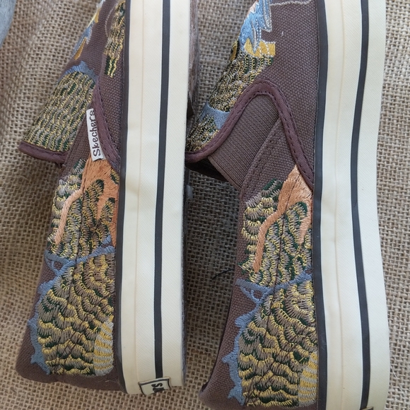 Skechers Dragon embroidered slip on - Picture 5 of 7